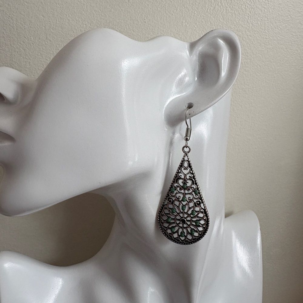 Vintage 1980’s Silver Tone Filigree Teardrop Earrings